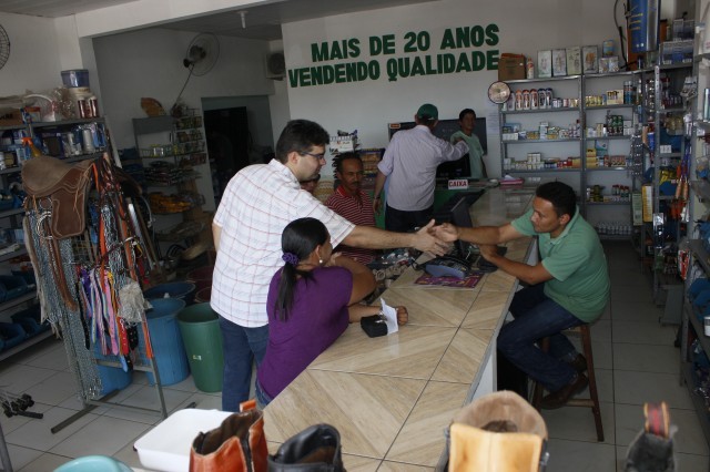 Luciano Nunes participa de caminhada pela feira no centro comercial de Miguel Alves - Imagem 28