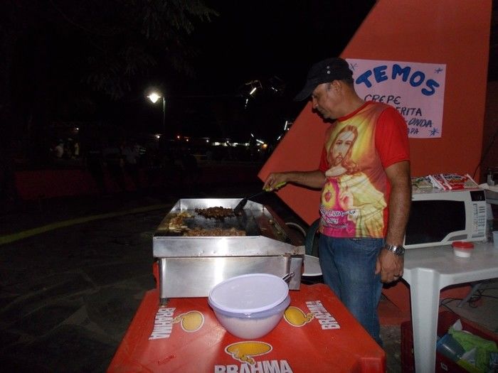 Registros fotográficos logo após a novena no espaço da Barraca Paroquial  e da Praça Acelino Rezende - Imagem 15