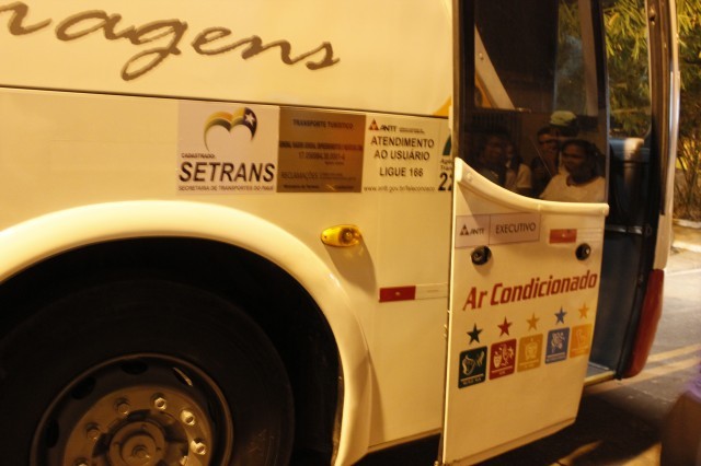 Prefeita leva jovens e  pessoas da terceira idade para o litoral piauiense - Imagem 15