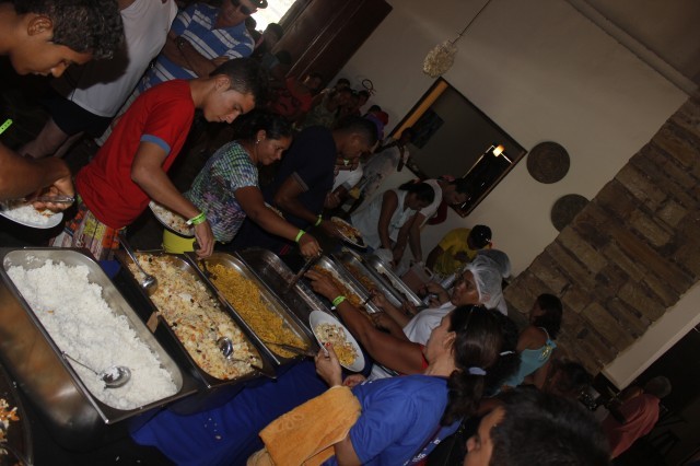 Prefeita leva jovens e  pessoas da terceira idade para o litoral piauiense - Imagem 131