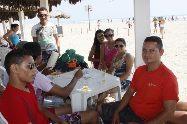 Prefeita leva jovens e  pessoas da terceira idade para o litoral piauiense - Imagem 79