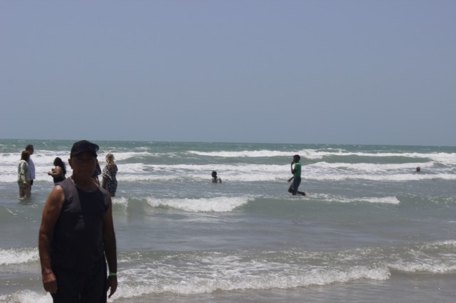 Prefeita leva jovens e  pessoas da terceira idade para o litoral piauiense - Imagem 110