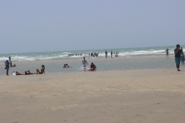 Prefeita leva jovens e  pessoas da terceira idade para o litoral piauiense - Imagem 116