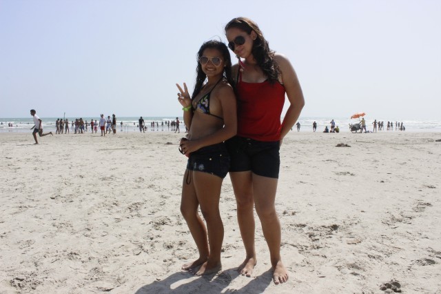 Prefeita leva jovens e  pessoas da terceira idade para o litoral piauiense - Imagem 84