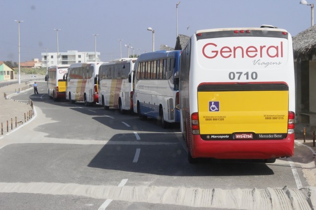 Prefeita leva jovens e  pessoas da terceira idade para o litoral piauiense - Imagem 64