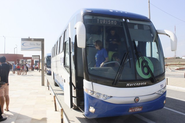 Prefeita leva jovens e  pessoas da terceira idade para o litoral piauiense - Imagem 66