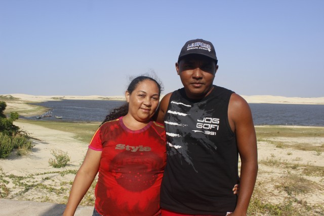 Prefeita leva jovens e  pessoas da terceira idade para o litoral piauiense - Imagem 147