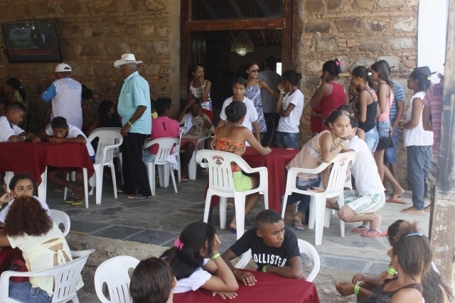 Prefeita leva jovens e  pessoas da terceira idade para o litoral piauiense - Imagem 126