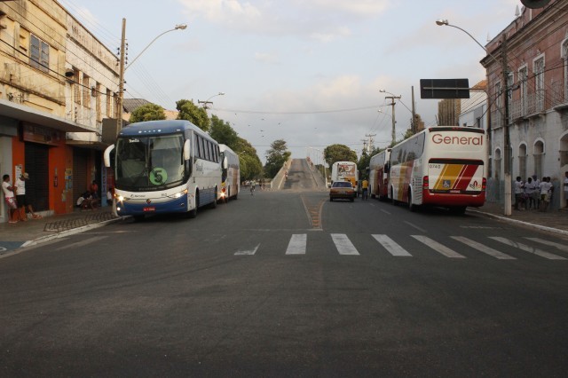 Prefeita leva jovens e  pessoas da terceira idade para o litoral piauiense - Imagem 30