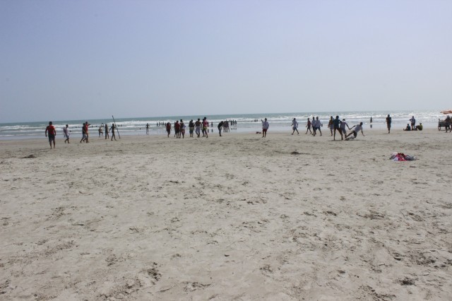 Prefeita leva jovens e  pessoas da terceira idade para o litoral piauiense - Imagem 83