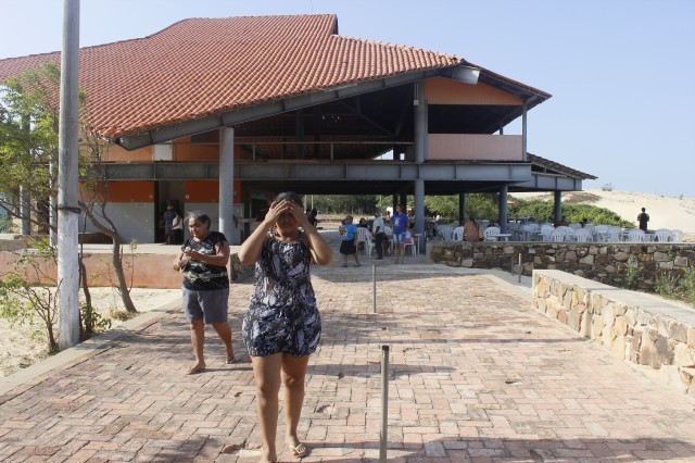 Prefeita leva jovens e  pessoas da terceira idade para o litoral piauiense - Imagem 143