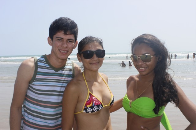 Prefeita leva jovens e  pessoas da terceira idade para o litoral piauiense - Imagem 106