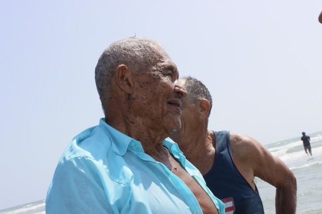 Prefeita leva jovens e  pessoas da terceira idade para o litoral piauiense - Imagem 91