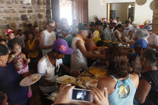 Prefeita leva jovens e  pessoas da terceira idade para o litoral piauiense - Imagem 128