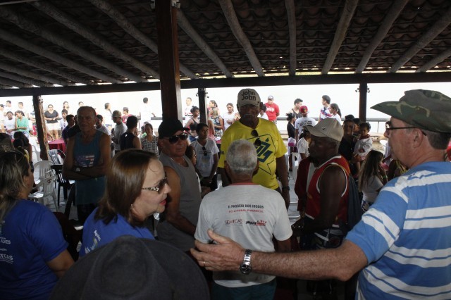 Prefeita leva jovens e  pessoas da terceira idade para o litoral piauiense - Imagem 46
