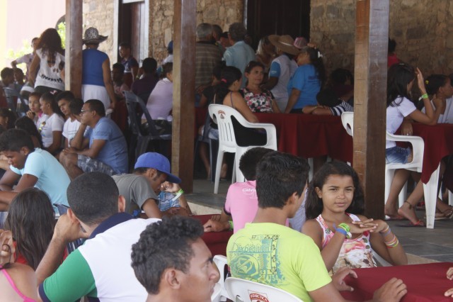 Prefeita leva jovens e  pessoas da terceira idade para o litoral piauiense - Imagem 124