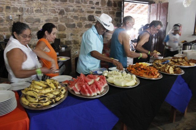 Prefeita leva jovens e  pessoas da terceira idade para o litoral piauiense - Imagem 52