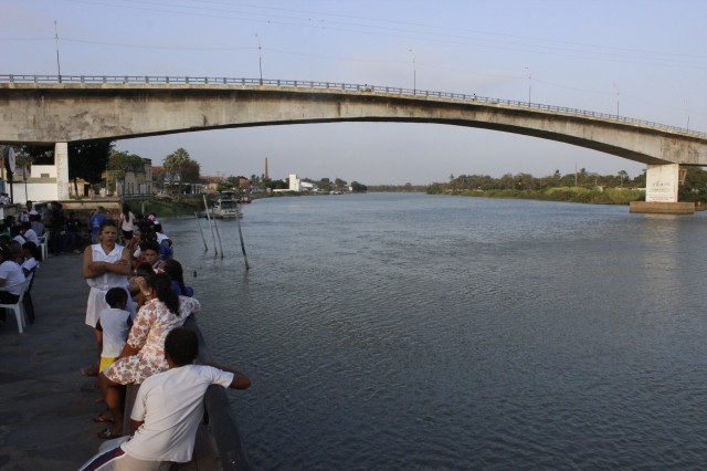 Prefeita leva jovens e  pessoas da terceira idade para o litoral piauiense - Imagem 37