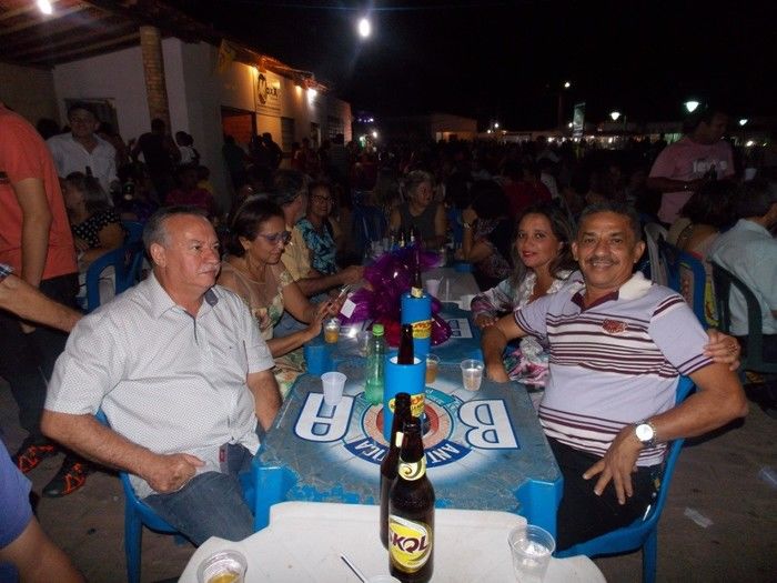 Mesmo sem energia muita gente no espaço da Barraca Paroquial no espaço da Igreja Matriz - Imagem 16