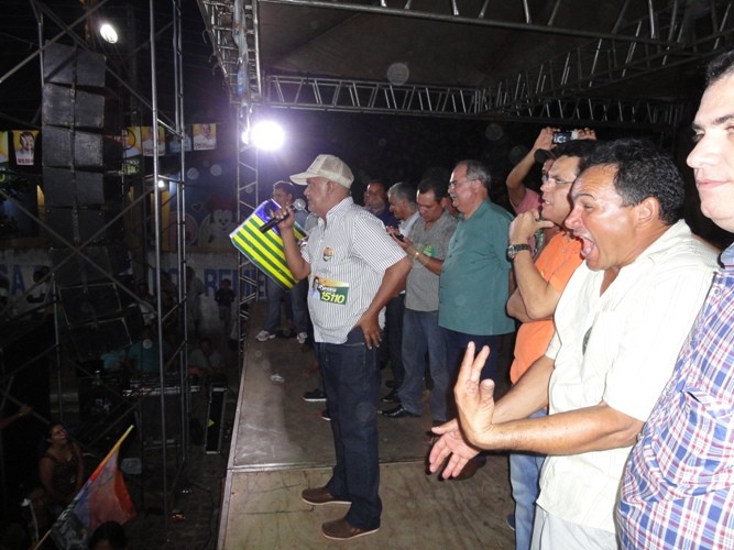 Tintin, Zé Santana e Osmar Júnior em caminhada e comício - Imagem 24