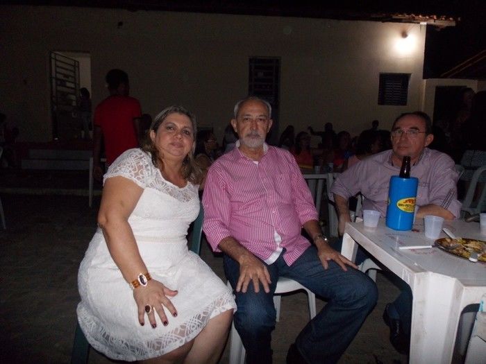 Mesmo sem energia muita gente no espaço da Barraca Paroquial no espaço da Igreja Matriz - Imagem 22