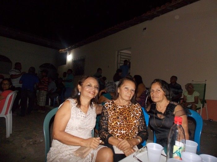 Mesmo sem energia muita gente no espaço da Barraca Paroquial no espaço da Igreja Matriz - Imagem 25