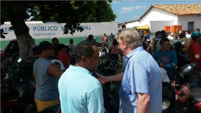 Candidata à deputada Janainna Marques e Hugo Napoleão realizam caminhada em Esperantina - Imagem 16