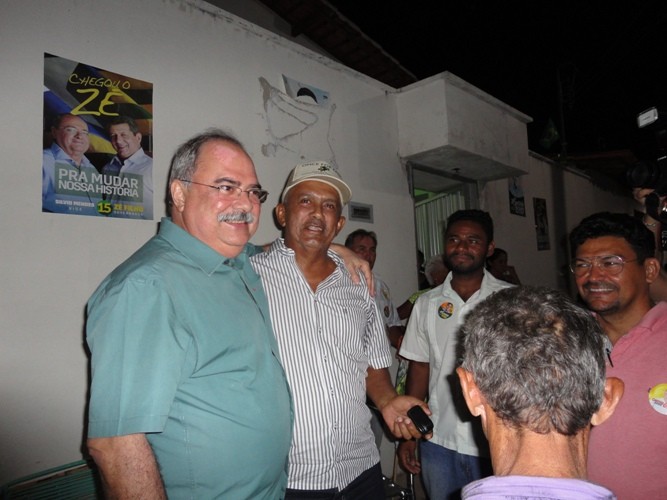 Tintin, Zé Santana e Osmar Júnior em caminhada e comício - Imagem 8
