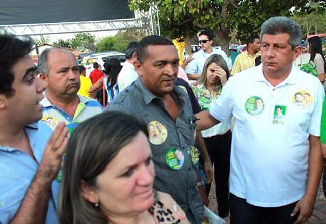 Governador prestigia a Festa do Bode em Batalha e é saudado pela população - Imagem 5