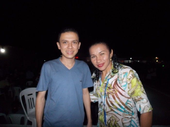 Mesmo sem energia muita gente no espaço da Barraca Paroquial no espaço da Igreja Matriz - Imagem 1