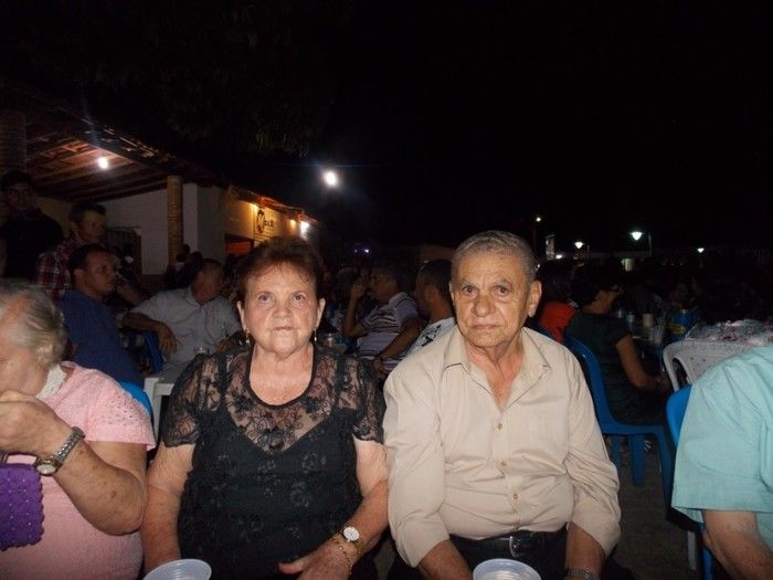 Mesmo sem energia muita gente no espaço da Barraca Paroquial no espaço da Igreja Matriz - Imagem 20