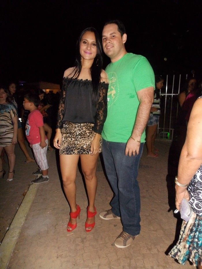 Mesmo sem energia muita gente no espaço da Barraca Paroquial no espaço da Igreja Matriz - Imagem 7