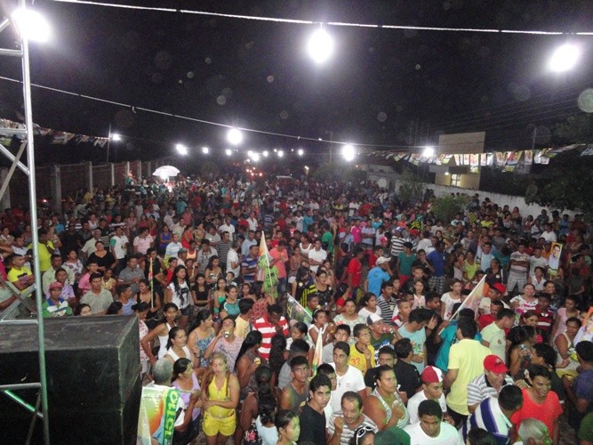 Tintin, Zé Santana e Osmar Júnior em caminhada e comício - Imagem 13