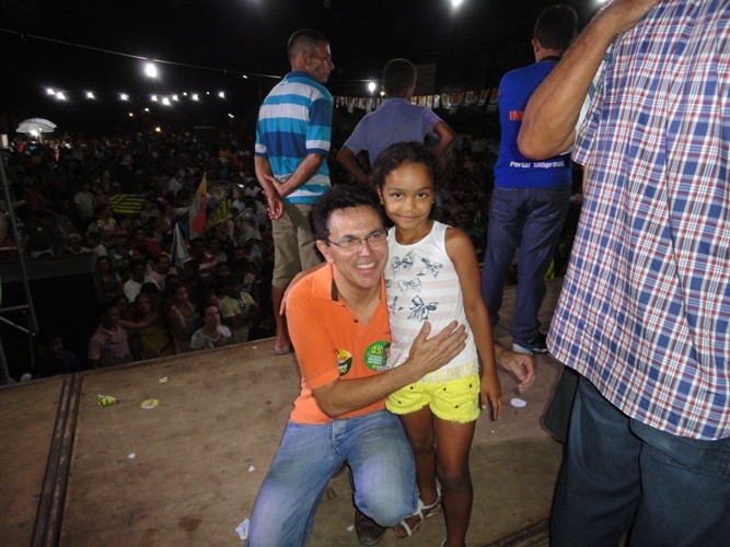 Tintin, Zé Santana e Osmar Júnior em caminhada e comício - Imagem 15