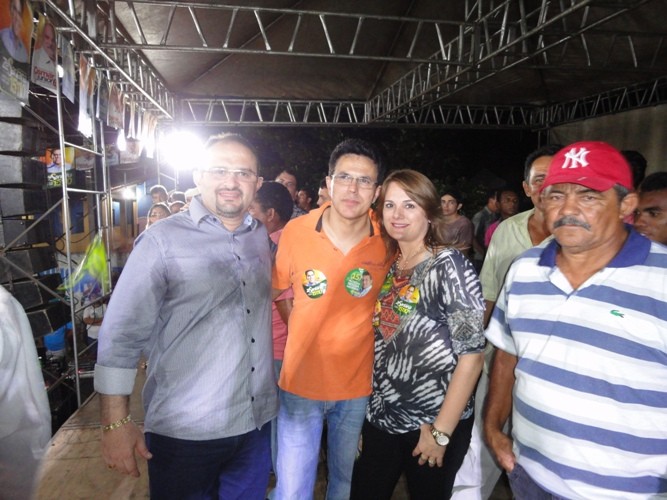 Tintin, Zé Santana e Osmar Júnior em caminhada e comício - Imagem 17