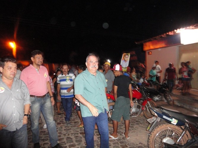 Tintin, Zé Santana e Osmar Júnior em caminhada e comício - Imagem 7