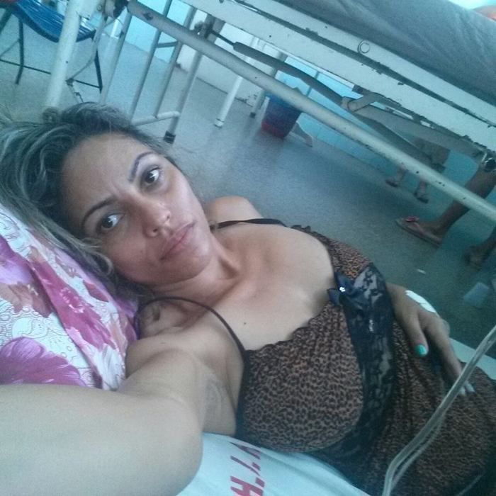 Descaso: Paciente é atendida no chão de hospital em São M. do Tapuio - Imagem 1