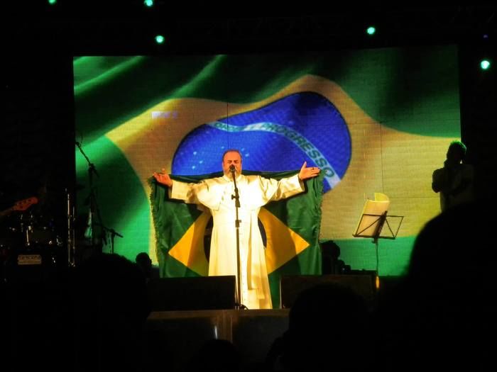 Cerca de 4 mil pessoas participaram do Show do Padre Antônio Maria - Imagem 10