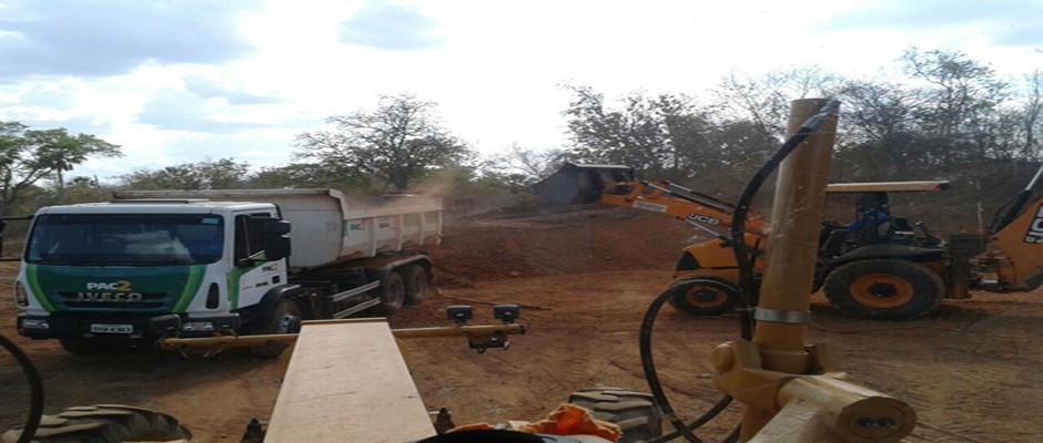 Prefeitura recupera quatro quilômetros de estrada na região do Povoado Piçarra