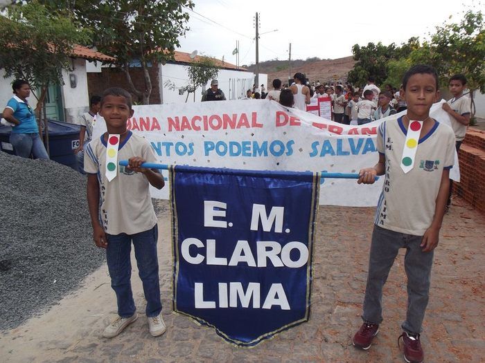 Escola Municipal Claro Lima realiza caminhada educativa em homenagem a semana do trânsito - Imagem 3