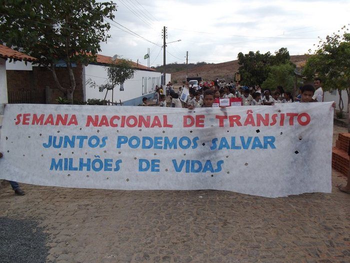 Escola Municipal Claro Lima realiza caminhada educativa em homenagem a semana do trânsito - Imagem 4