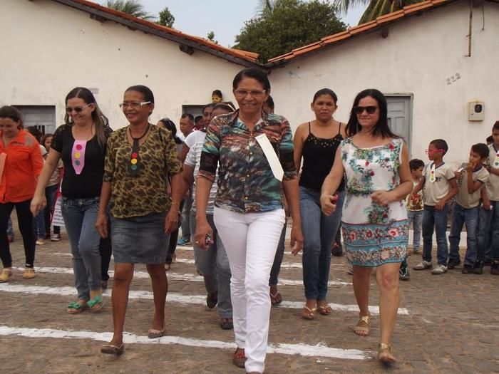 Escola Municipal Claro Lima realiza caminhada educativa em homenagem a semana do trânsito - Imagem 5
