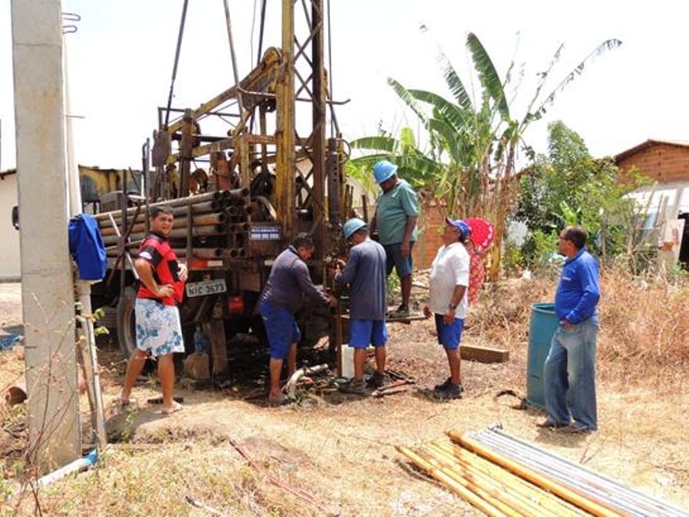 Equipe da Agespisa trabalha para normalizar o abastecimento de água do Alto Ville