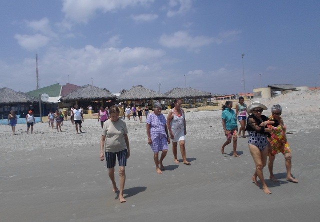 Prefeitura de Buriti dos Lopes realiza mais um passeio com idosos ao litoral - Imagem 2