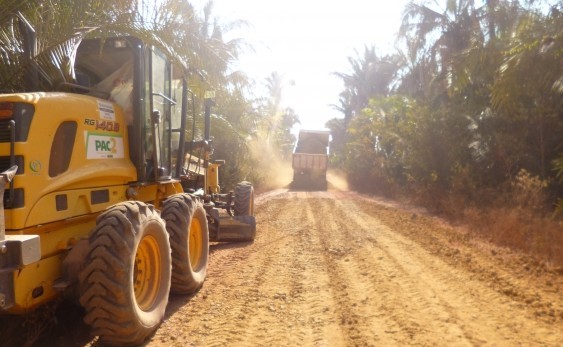 PREFEITO ANTONIO NETO FAZ MELHORIAS NA ESTRADA QUE LIGA COMUNIDADE A SEDE - Imagem 1