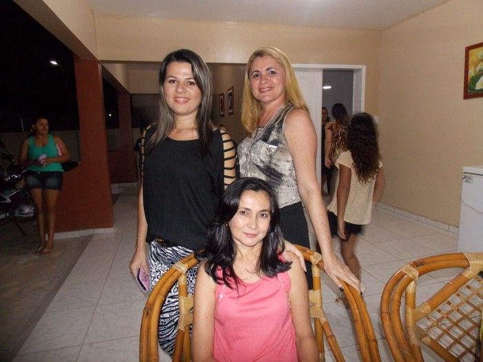 Primeira dama Lindyane Batista e amigos realizam festa surpresa ao prefeito Moisés Barbosa  - Imagem 28