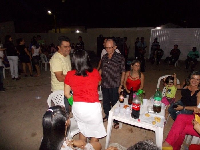 Primeira dama Lindyane Batista e amigos realizam festa surpresa ao prefeito Moisés Barbosa  - Imagem 60