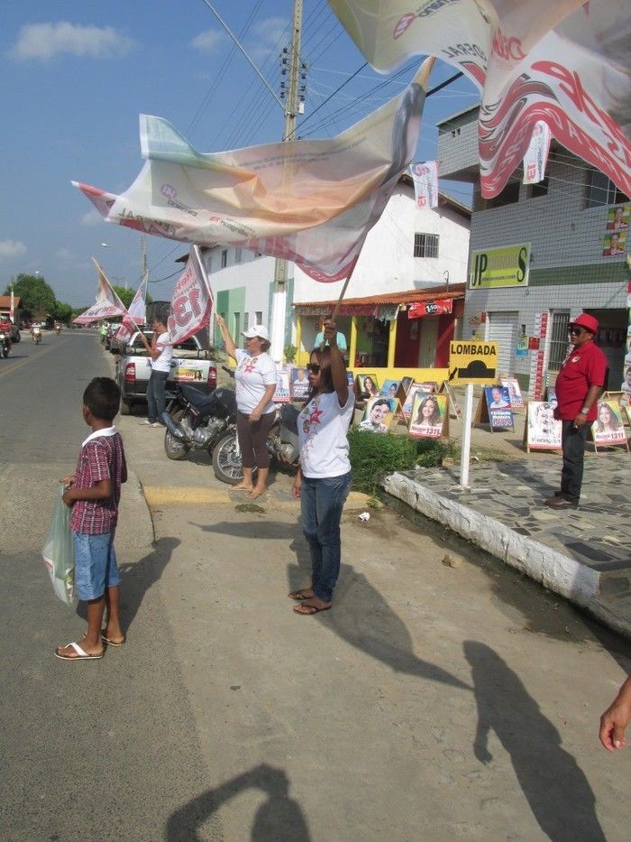 Candidato a Governador: Wellington Dias Faz Caminhada em Agricolândia  - Imagem 17