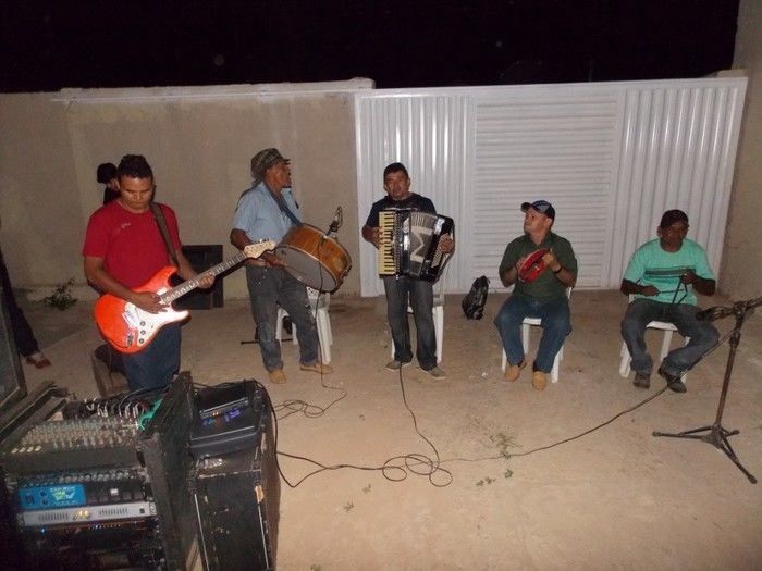 Primeira dama Lindyane Batista e amigos realizam festa surpresa ao prefeito Moisés Barbosa  - Imagem 52
