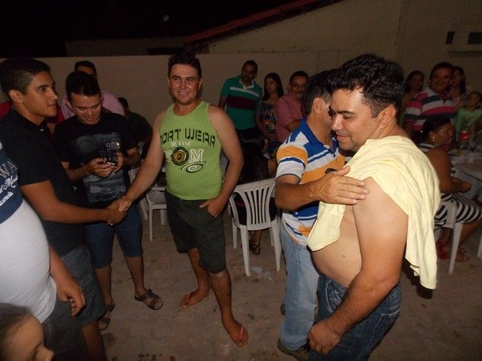 Primeira dama Lindyane Batista e amigos realizam festa surpresa ao prefeito Moisés Barbosa  - Imagem 39